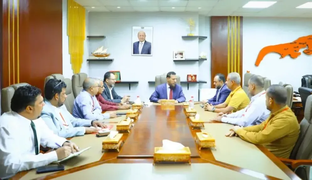 محافظ عدن يفتح الباب أمام شركة اتصالات يمنية بعد ثلاث سنوات من إيقافها بالعاصمة المؤقتة